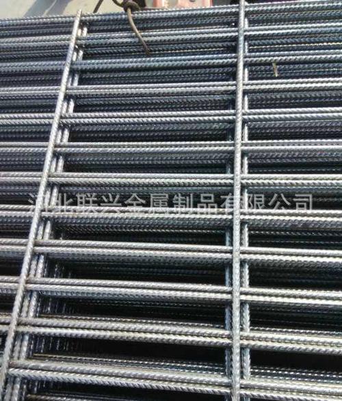 现货销售 低碳钢丝方孔建筑护栏网片 优质建筑钢板金属网片